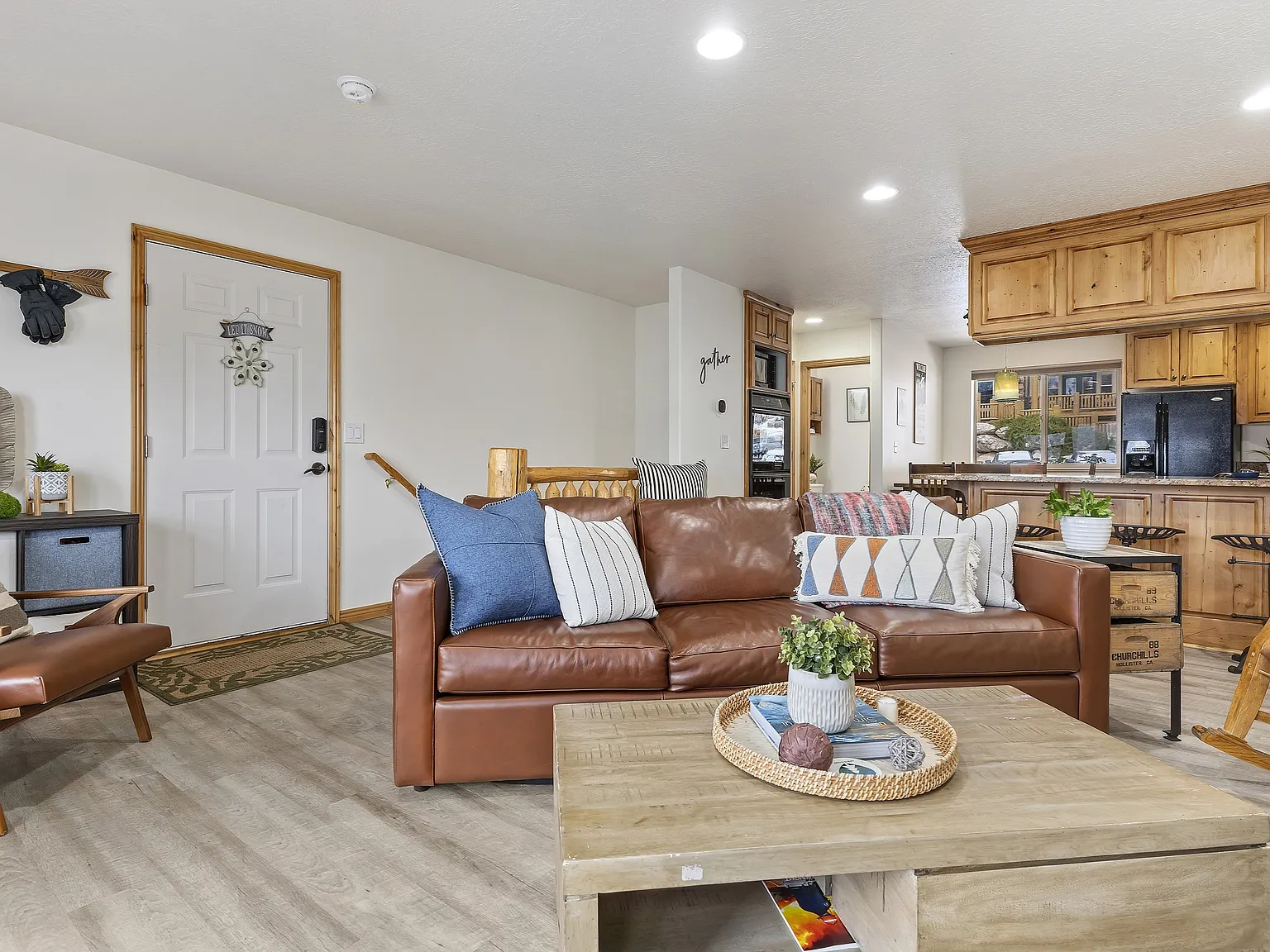 3 bed, 2.5 bath, $4,600 — Photo 4