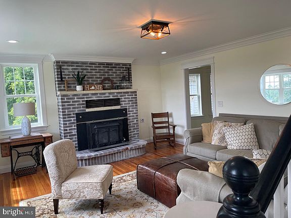 2nd image of 675 Frog Hollow Rd