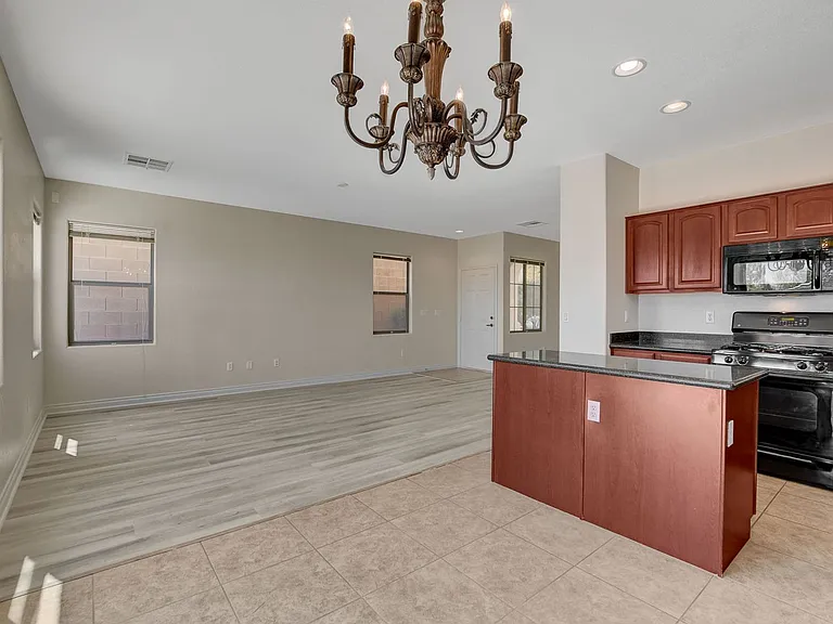 10649 Tuckermans Ave — Photo 18