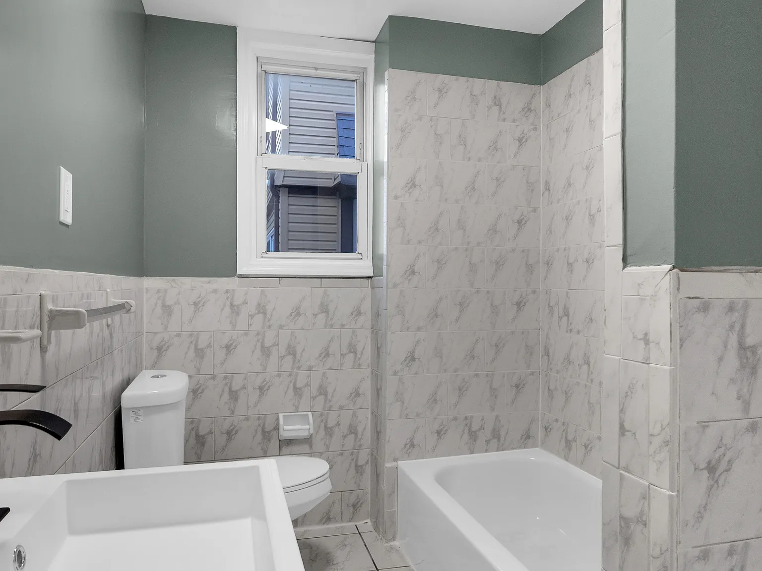 3 bed, $2,100 — Photo 4