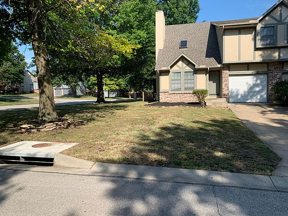 Great Location with new landscape yard! Walking distance to Stoll Park!