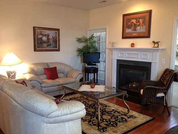 3rd image of 416 Paulette Cir
