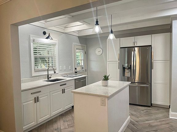 3rd image of 310 Desoto Cir