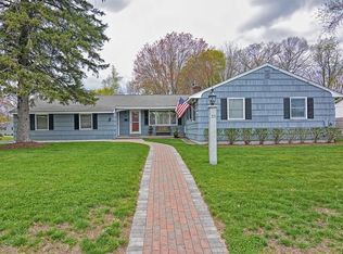35 Glenellyn Rd W, Lowell, MA 01852
