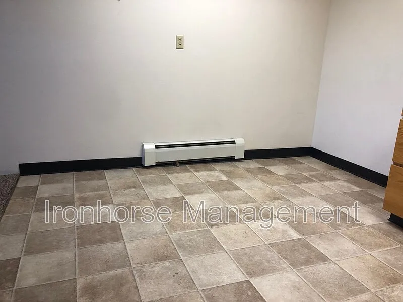2 bed, 1.0 bath, 865 sqft, $1,600 — Photo 3