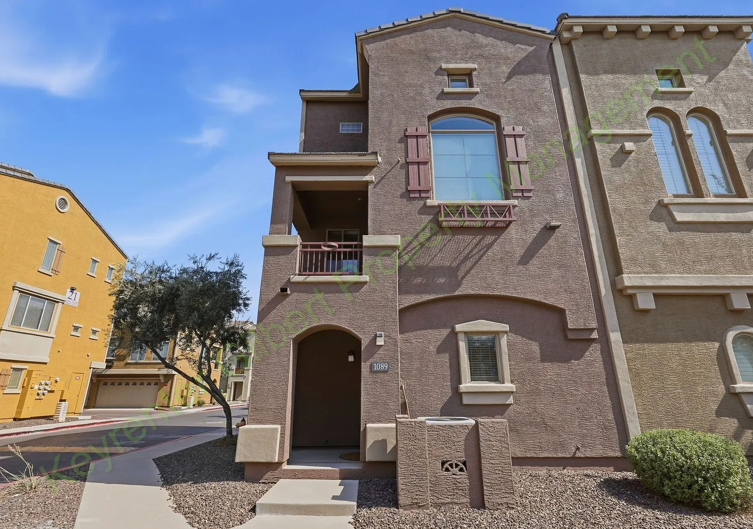 Stylish Chandler Condo with Community Pool in a Prime Location! — Photo 2