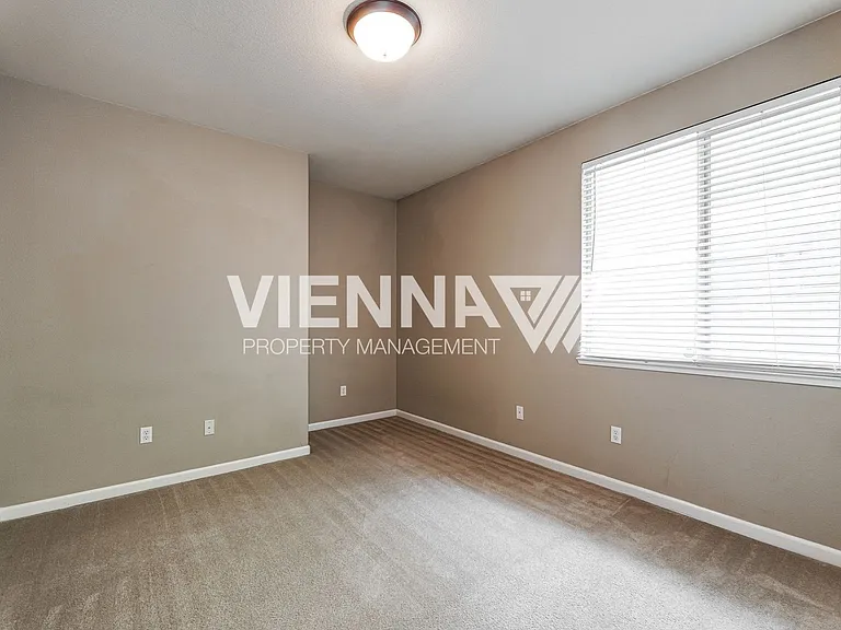 1014 Waterford Dr — Photo 13