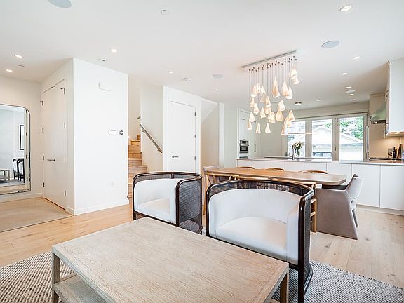 4th image of 785 W 20th Ave