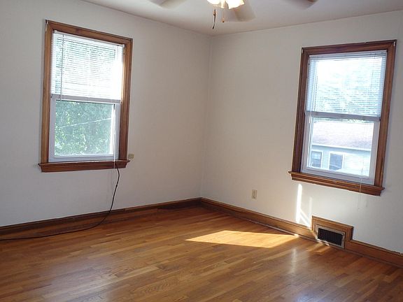 5th image of 157 E Park Ave #157