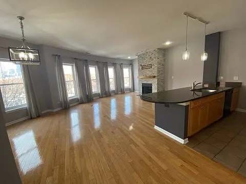 807 W 14th Pl #3B — Photo 6