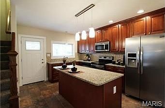 4th image of 440 W Rose Hill Ave