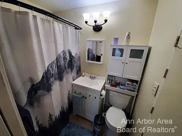 611 S Occidental Rd — Photo 4