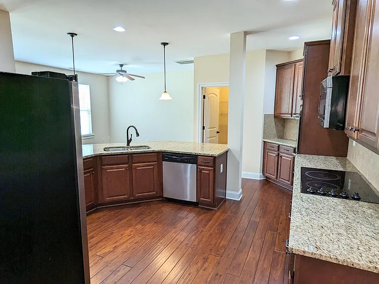 718 Erika Ln — Photo 7