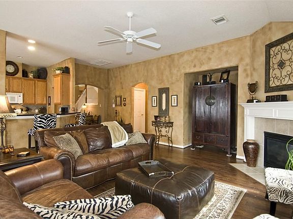 4th image of 3815 Katy Hollow Dr