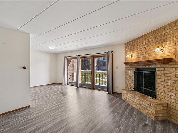 5th image of 15705 Old Orchard Ct Unit 1N