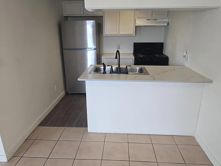 1447 N 53rd Dr — Photo 11