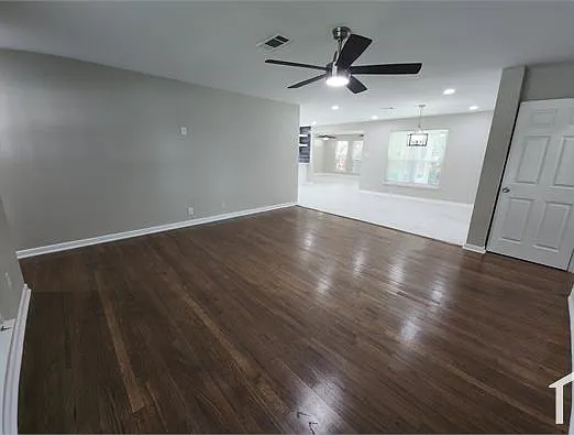 5 bed, $3,000 — Photo 3