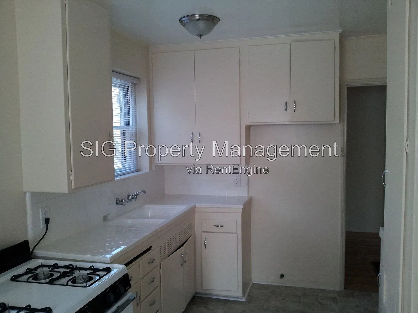 2 bed, 1.0 bath, $2,600 — Photo 2