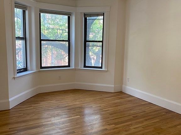 3rd image of 39 Hemenway St APT 7