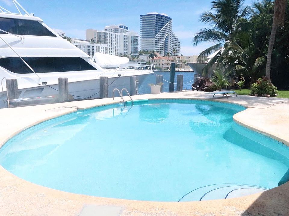 100 FEET OF DEEP WATER. DIRECT ACCESS TO THE OCEAN. ONLY THE LAS OLAS AVENUE BRIDGE TO PASS UNDER. 10 MINUTES TO PORT EVEVR GLADES.