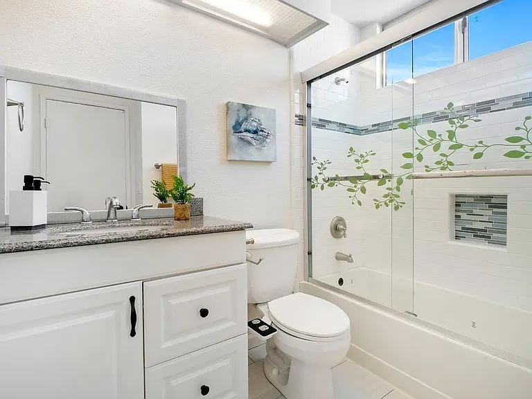 1796 Lucretia Ave — Photo 24