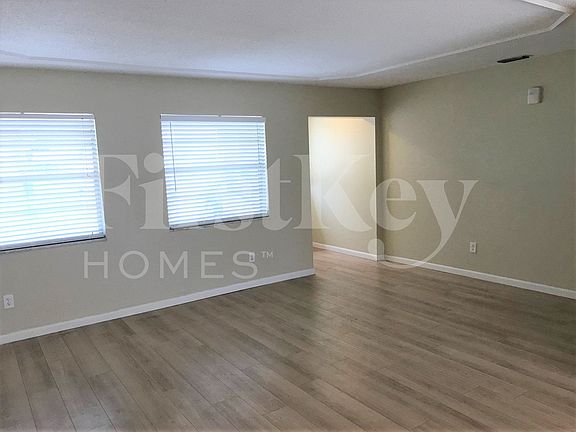 3rd image of 207 Porter Pl