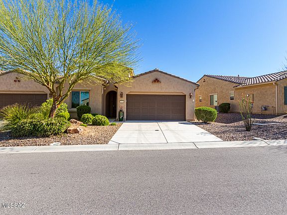 3rd image of 1076 N Broken Hills Dr