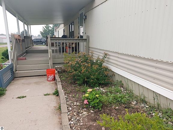 4th image of 4248 Daffodil Cir