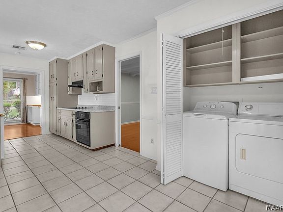 4th image of 562 Larkin Ln