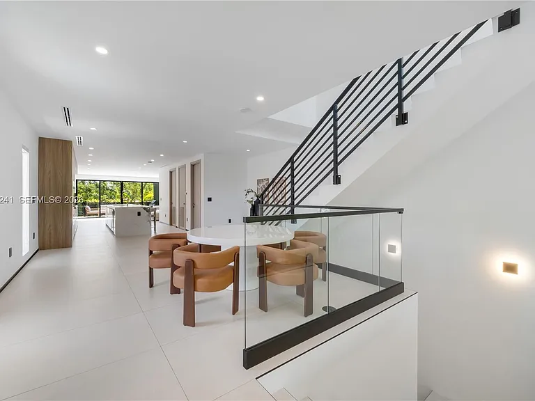 420 SW 15th Rd — Photo 24