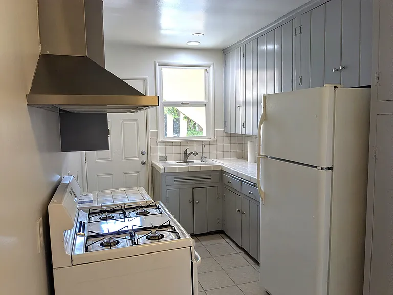 2409 N Lincoln St #D — Photo 11