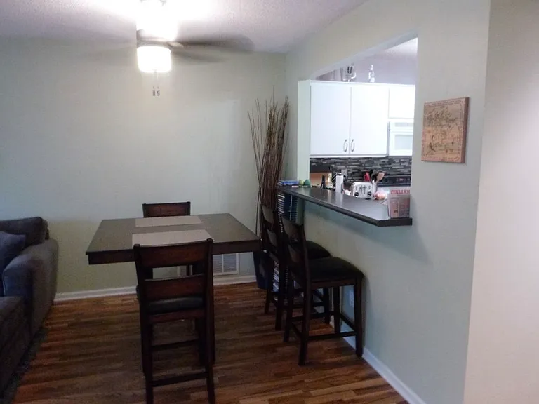 2185 Shenandoah Ct N #F — Photo 3