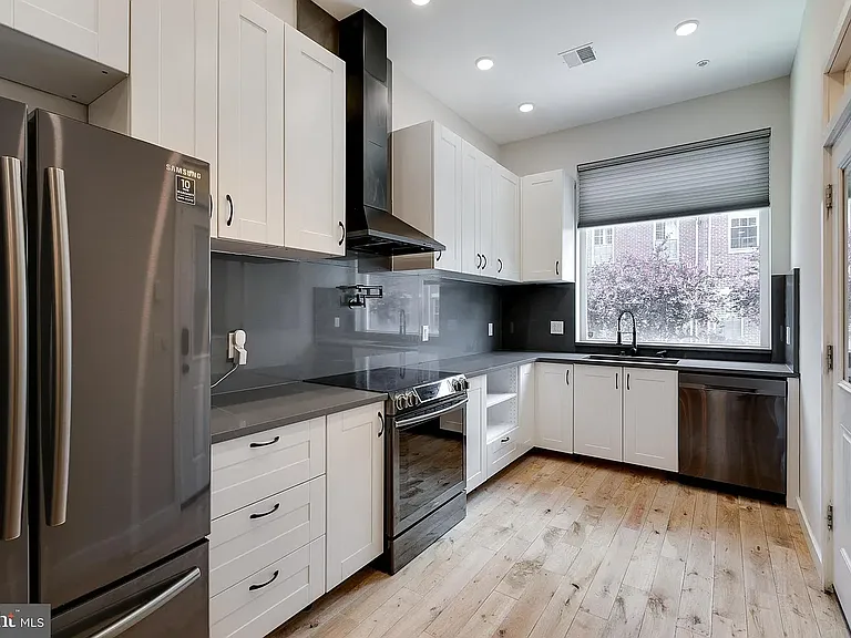 1825 Ginnodo St #1R — Photo 2