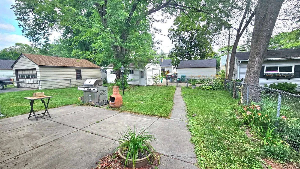 2817 Idaho Ave S in Minneapolis, MN 55426 — Photo 2