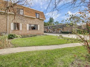 1426 S Coachlight Dr, New Berlin, WI 53151