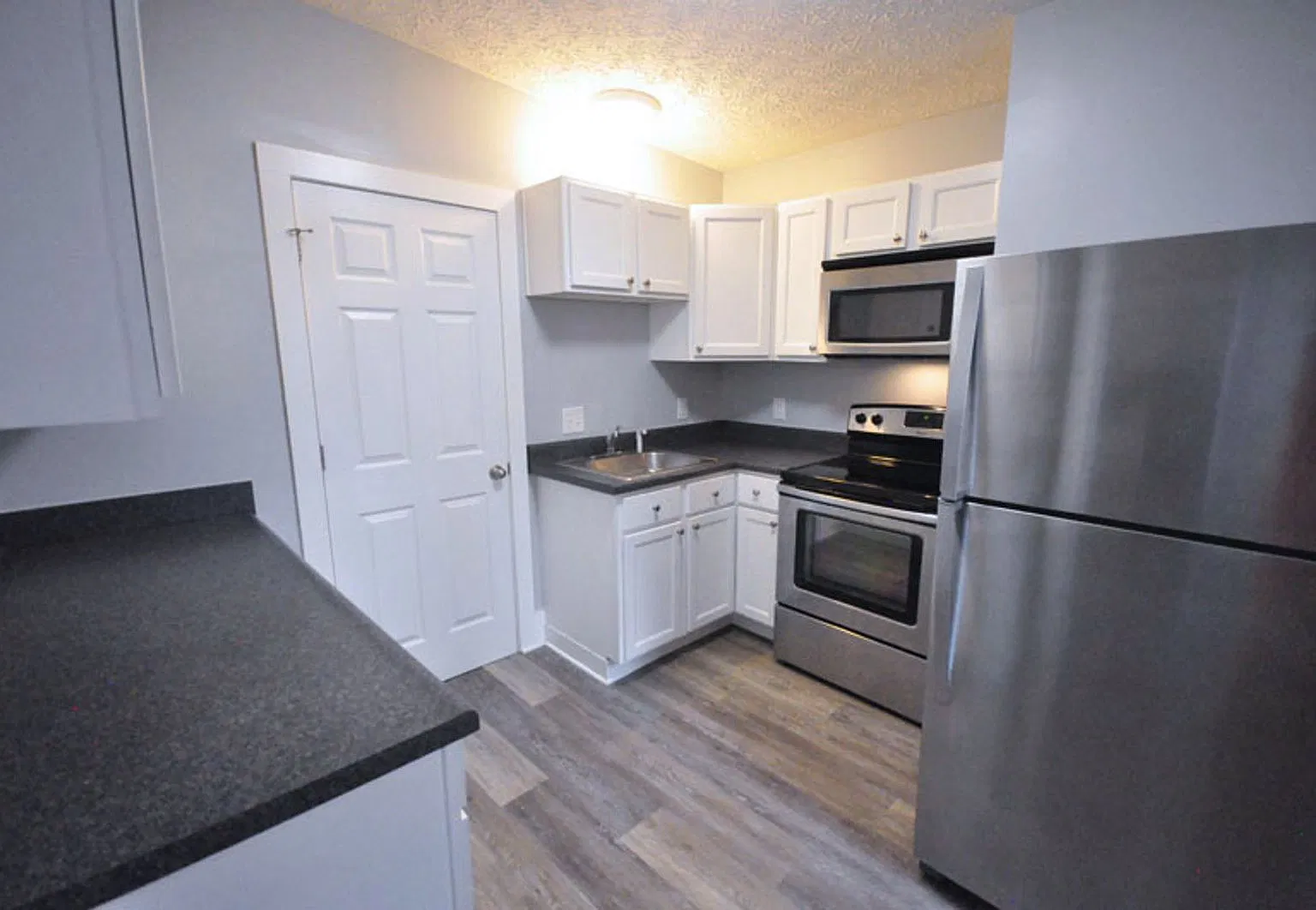 1 bed, 1.0 bath, $1,250 — Photo 2