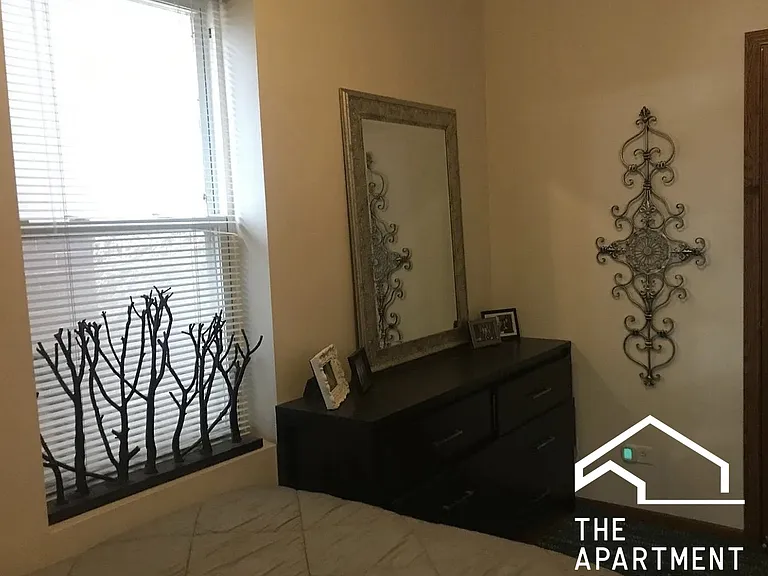 2063 N Leavitt St #2 — Photo 7
