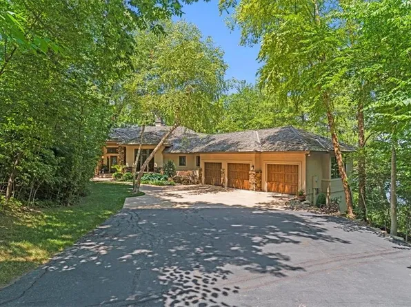 9 E Loch Lloyd Pkwy, Village Of Loch Lloyd, MO 64012