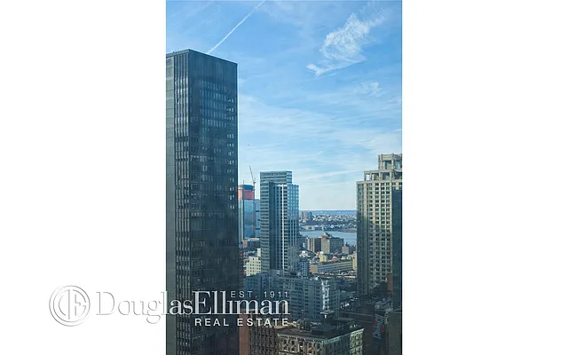 Rented by Douglas Elliman | media 15
