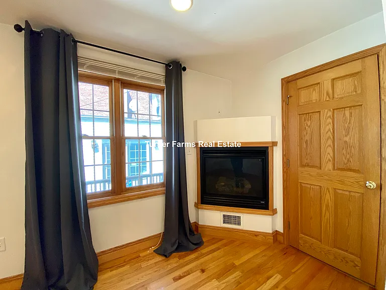 241 W 3rd St #2A — Photo 19