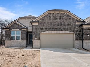 748 W Spaniel Dr, Ann Arbor, MI 48108