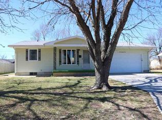 105 Beverly Ave, Newton, KS 67114