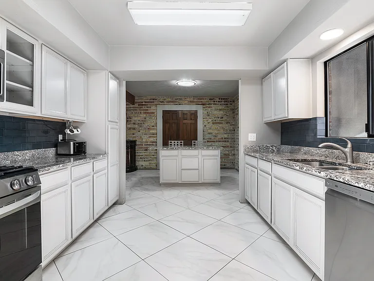 1101 W Roller Coaster Rd — Photo 20