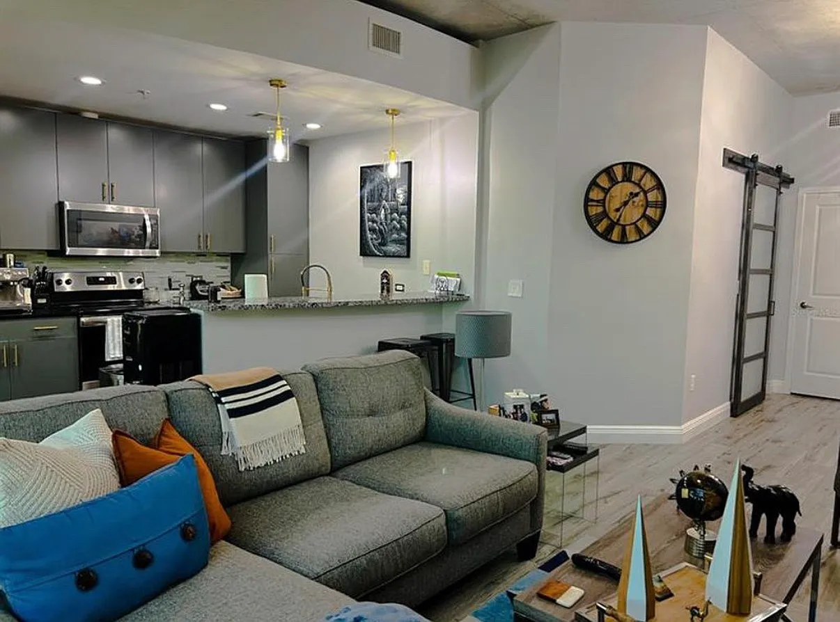 1 bed, 772 sqft, $2,450 — Photo 3