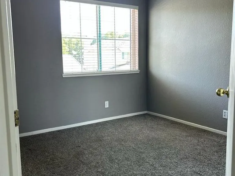 9441 Lakewind Ln — Photo 11