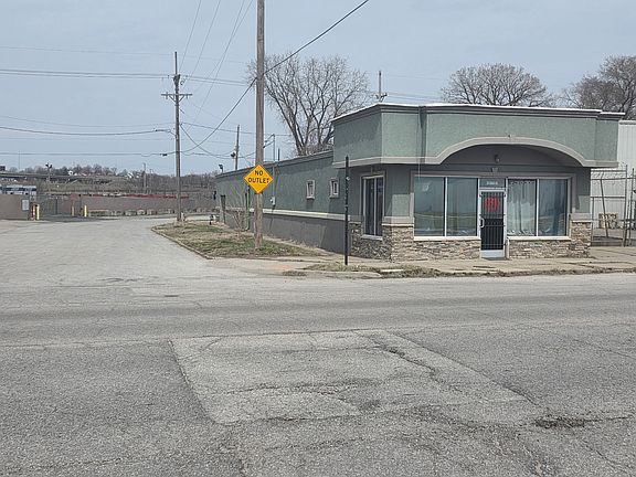 4th image of 320 Kansas Ave