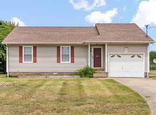 114 Gleaves Ln, Oak Grove, KY 42262