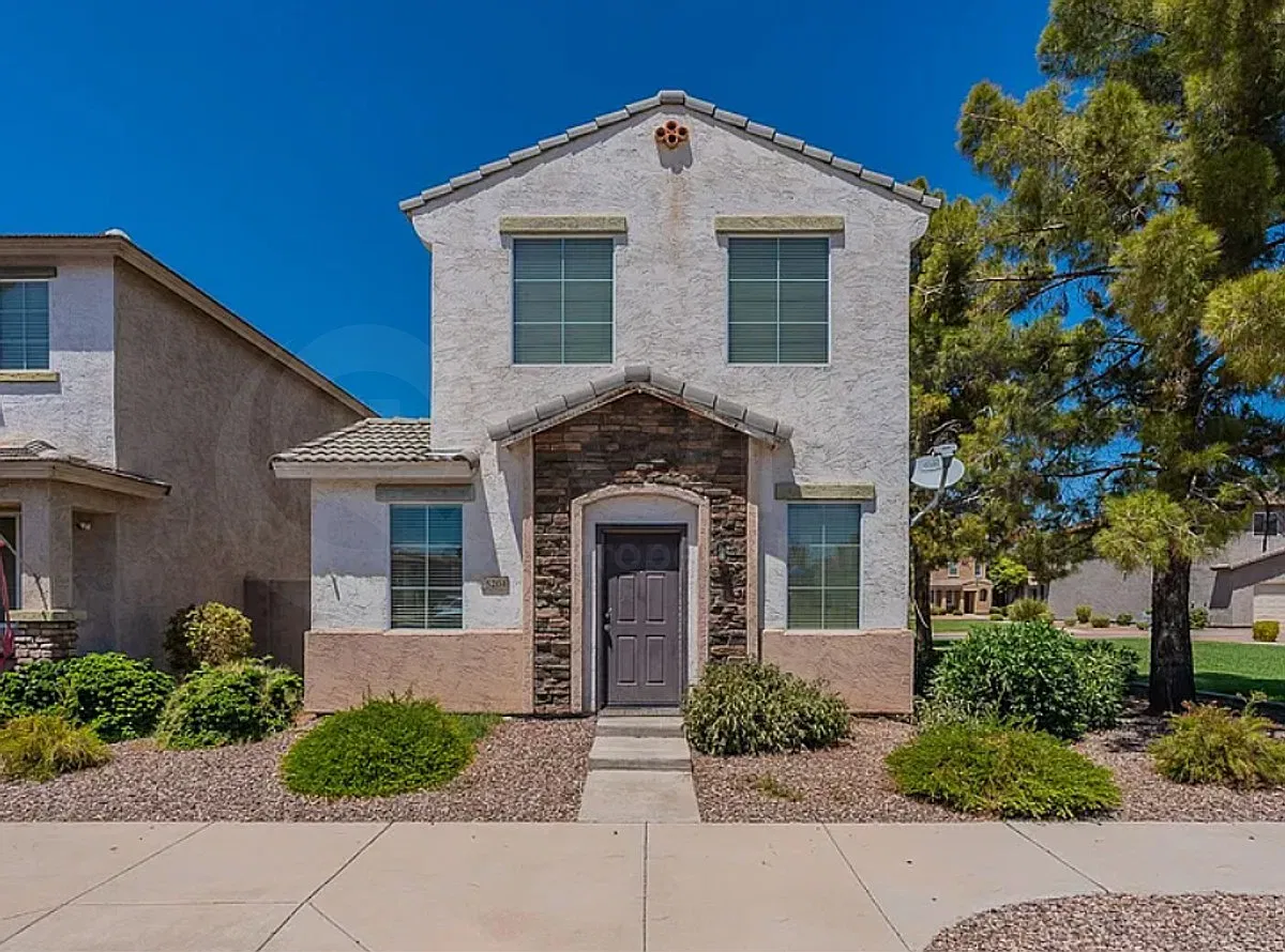 4 bed, 3.0 bath, 1803 sqft, $1,899 — Photo 1