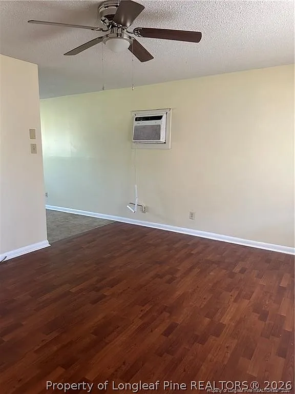 3 bed, 1.5 bath, 925 sqft, $1,200 — Photo 3