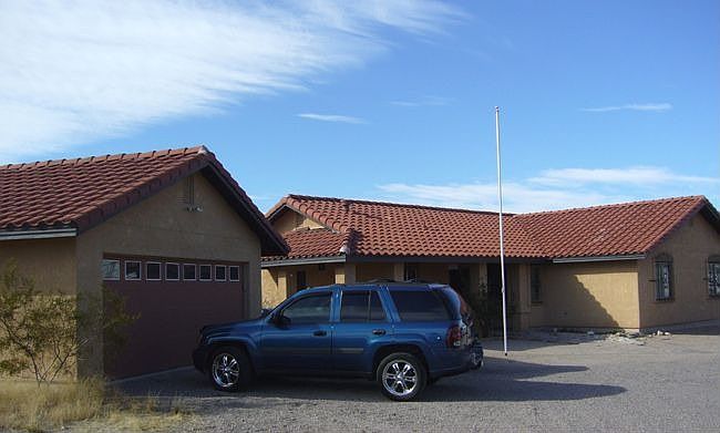 Front of House w/Garage
